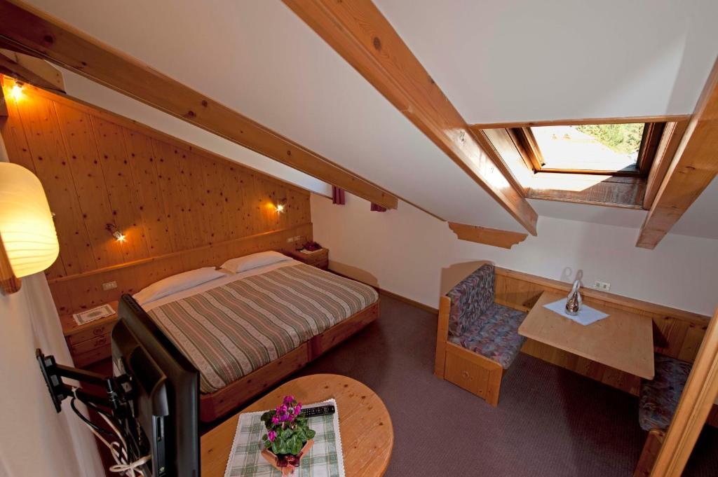 Hotel Ladina Кампителло-ди-Фасса Экстерьер фото