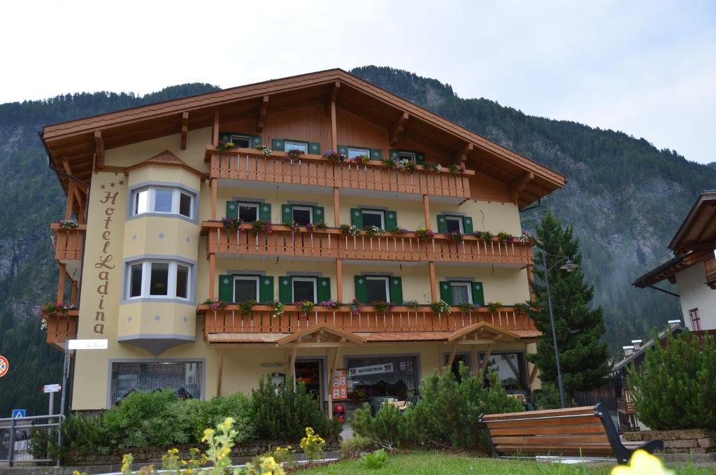 Hotel Ladina Кампителло-ди-Фасса Экстерьер фото