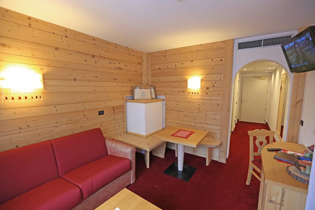 Hotel Ladina Кампителло-ди-Фасса Номер фото