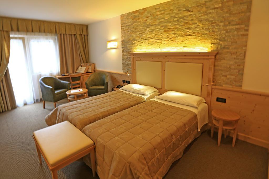 Hotel Ladina Кампителло-ди-Фасса Номер фото
